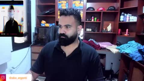 Snapshot of drako_argenti_ chatting on January 8, 2025, 12:15 pm Drako online show from January 8, 2025, 12:15 pm