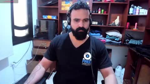 Snapshot of drako_argenti_ chatting on January 10, 2025, 3:58 pm Drako online show from January 10, 2025, 3:58 pm