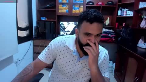 Snapshot of drako_argenti_ chatting on January 11, 2025, 12:18 pm Drako online show from January 11, 2025, 12:18 pm