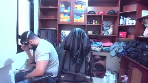 Snapshot of drako_argenti_ chatting on January 16, 2025, 3:46 pm Drako online show from January 16, 2025, 3:46 pm