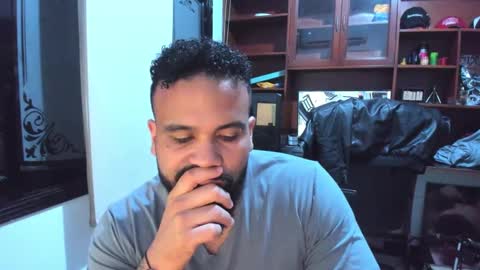 Snapshot of drako_argenti_ chatting on February 6, 2025, 12:00 am Drako online show from February 6, 2025, 12:00 am