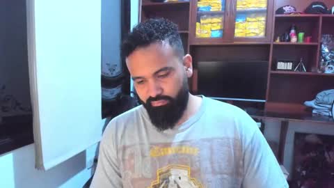 Snapshot of drako_argenti_ chatting on February 9, 2025, 12:06 am Drako online show from February 9, 2025, 12:06 am