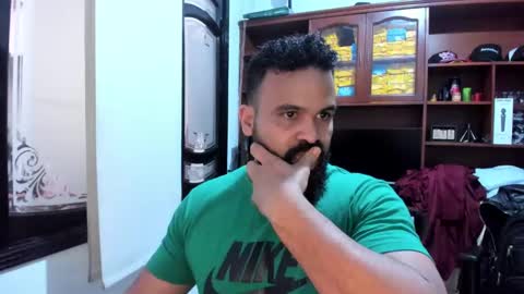 Snapshot of drako_argenti_ chatting on February 13, 2025, 8:45 pm Drako online show from February 13, 2025, 8:45 pm