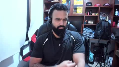 Snapshot of drako_argenti_ chatting on February 22, 2025, 3:58 pm Drako online show from February 22, 2025, 3:58 pm