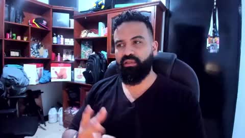 Snapshot of drako_argenti_ chatting on March 7, 2025, 4:02 am Drako online show from March 7, 2025, 4:02 am