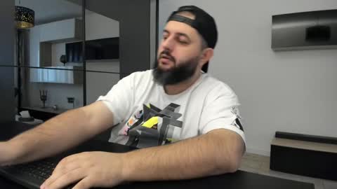 Snapshot of dravenpeak chatting on November 27, 2025, 8:38 am DravenPeak online show from November 27, 2025, 8:38 am