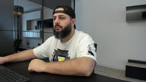 Snapshot of dravenpeak chatting on December 2, 2025, 12:21 pm DravenPeak online show from December 2, 2025, 12:21 pm