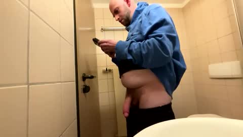 Snapshot of drawingcock chatting on October 19, 2025, 10:32 pm drawingcock online show from October 19, 2025, 10:32 pm