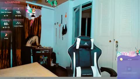 Snapshot of dream__girls69944 chatting on January 20, 2025, 9:13 am sharon online show from January 20, 2025, 9:13 am