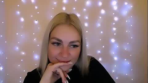 Snapshot of dream_dolly_ chatting on October 6, 2025, 12:02 pm dream_dolly_ online show from October 6, 2025, 12:02 pm