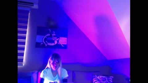 A girl online show from December 22, 2024, 7:22 am