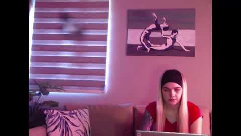 A girl online show from January 27, 2025, 8:07 am