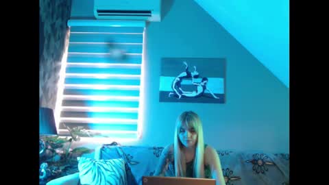 A girl online show from February 3, 2025, 8:24 am