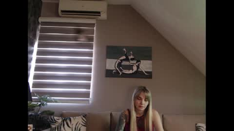 A girl online show from February 17, 2025, 7:58 am