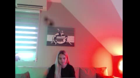 A girl online show from December 5, 2025, 8:23 am