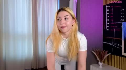 Snapshot of dreamhannah chatting on October 16, 2025, 10:05 am Hannah online show from October 16, 2025, 10:05 am