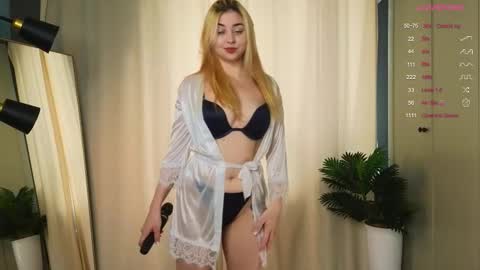 Snapshot of dreamhannah chatting on October 17, 2025, 10:07 am Hannah online show from October 17, 2025, 10:07 am