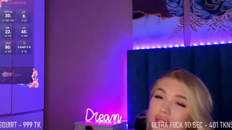 Mila online show from November 1, 2025, 3:52 am