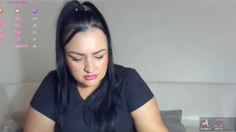 dreamyhousewife1 online show from October 16, 2025, 4:52 pm