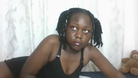 Snapshot of dreamylyne chatting on October 7, 2025, 3:14 am MERCY online show from October 7, 2025, 3:14 am