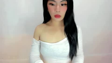 miss. Erika online show from November 5, 2025, 12:27 pm