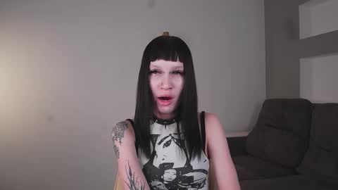 Luna online show from November 27, 2025, 7:10 am