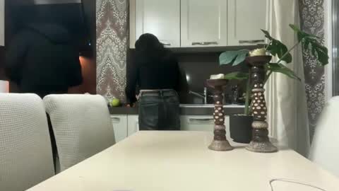 Dr. Resa online show from February 26, 2025, 8:33 pm