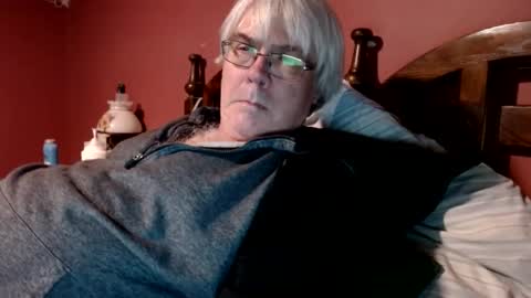 Snapshot of dug38 chatting on January 1, 2025, 12:43 am Doug online show from January 1, 2025, 12:43 am