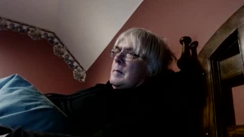 Snapshot of dug38 chatting on January 19, 2025, 1:32 am Doug online show from January 19, 2025, 1:32 am