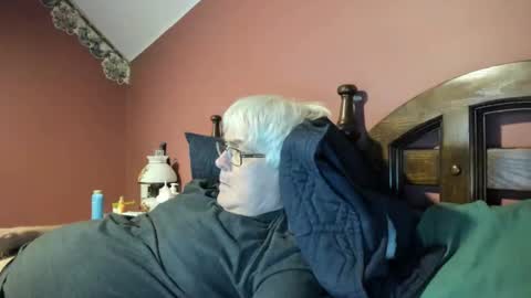 Snapshot of dug38 chatting on September 19, 2025, 2:35 am Doug online show from September 19, 2025, 2:35 am