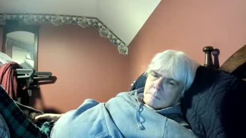 Snapshot of dug38 chatting on November 6, 2025, 12:50 pm Doug online show from November 6, 2025, 12:50 pm