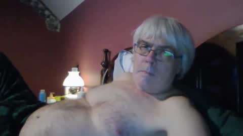 Snapshot of dug38 chatting on November 10, 2025, 3:05 am Doug online show from November 10, 2025, 3:05 am