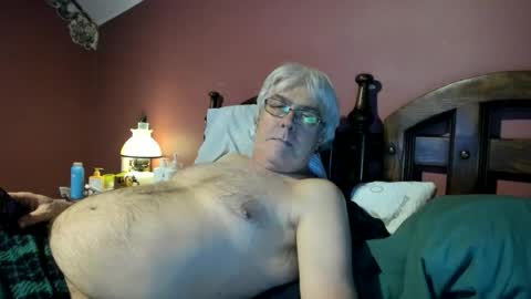 Snapshot of dug38 chatting on November 13, 2025, 2:43 am Doug online show from November 13, 2025, 2:43 am