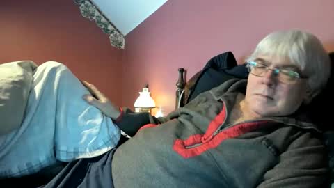 Snapshot of dug38 chatting on November 20, 2025, 12:49 pm Doug online show from November 20, 2025, 12:49 pm