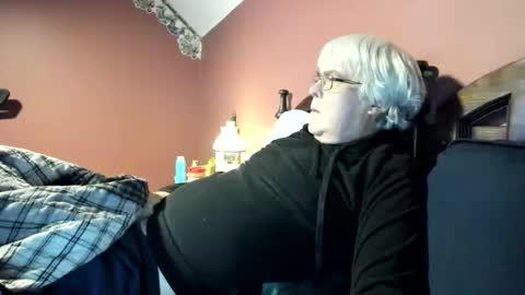 Snapshot of dug38 chatting on November 30, 2025, 12:20 pm Doug online show from November 30, 2025, 12:20 pm