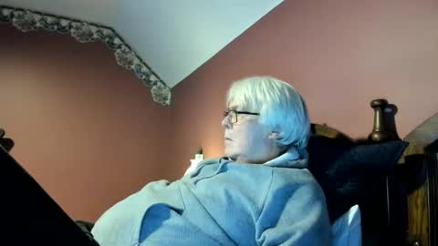 Snapshot of dug38 chatting on December 4, 2025, 2:32 am Doug online show from December 4, 2025, 2:32 am