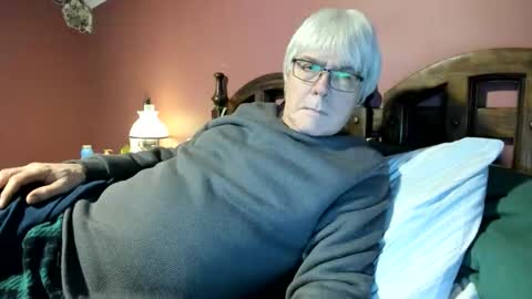 Snapshot of dug38 chatting on December 4, 2025, 2:37 pm Doug online show from December 4, 2025, 2:37 pm