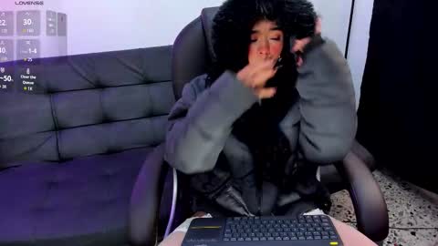 Kitty online show from November 7, 2025, 4:12 am