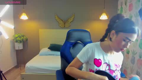 Snapshot of dulce_victoriaa_ chatting on February 12, 2025, 11:51 am V I C T O R I A online show from February 12, 2025, 11:51 am