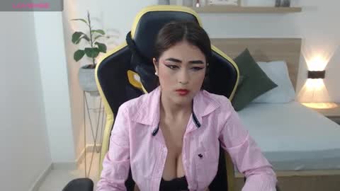 Snapshot of dulce_victoriaa_ chatting on March 3, 2025, 12:27 pm V I C T O R I A online show from March 3, 2025, 12:27 pm