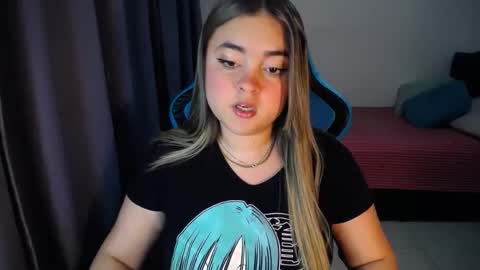 Snapshot of dumont_model chatting on January 11, 2025, 3:34 am Nicole   online show from January 11, 2025, 3:34 am