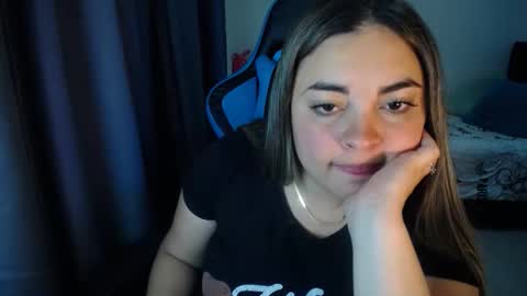 Snapshot of dumont_model chatting on February 3, 2025, 8:24 am Nicole   online show from February 3, 2025, 8:24 am