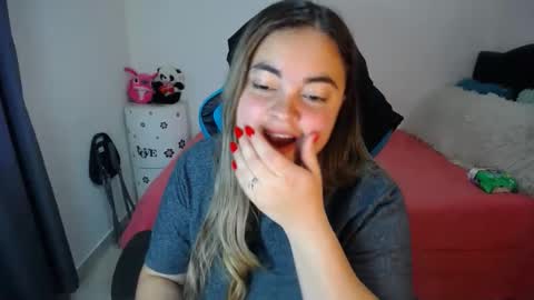 Snapshot of dumont_model chatting on March 6, 2025, 3:35 pm Nicole   online show from March 6, 2025, 3:35 pm