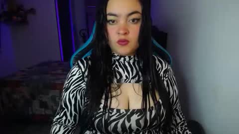 Snapshot of dumont_model chatting on September 22, 2025, 6:04 am Nicole   online show from September 22, 2025, 6:04 am