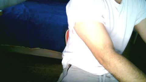 Snapshot of dumout33 chatting on October 5, 2025, 6:17 pm Sergio online show from October 5, 2025, 6:17 pm