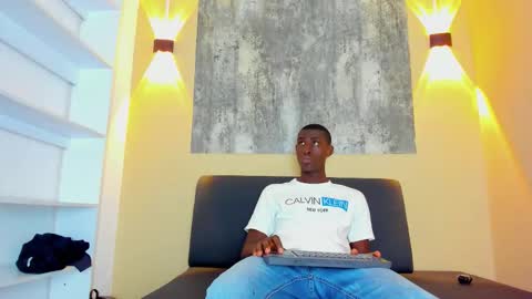 DUSTIN online show from December 16, 2025, 12:10 pm