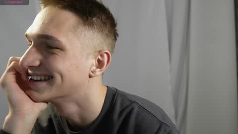 Snapshot of dustyn_fox chatting on December 26, 2024, 2:27 pm Dustyn online show from December 26, 2024, 2:27 pm