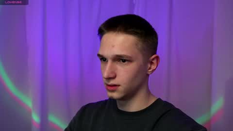 Snapshot of dustyn_fox chatting on December 30, 2024, 4:42 am Dustyn online show from December 30, 2024, 4:42 am