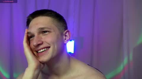 Snapshot of dustyn_fox chatting on December 30, 2024, 7:48 am Dustyn online show from December 30, 2024, 7:48 am