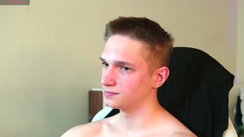 Snapshot of dustyn_fox chatting on January 3, 2025, 6:03 pm Dustyn online show from January 3, 2025, 6:03 pm